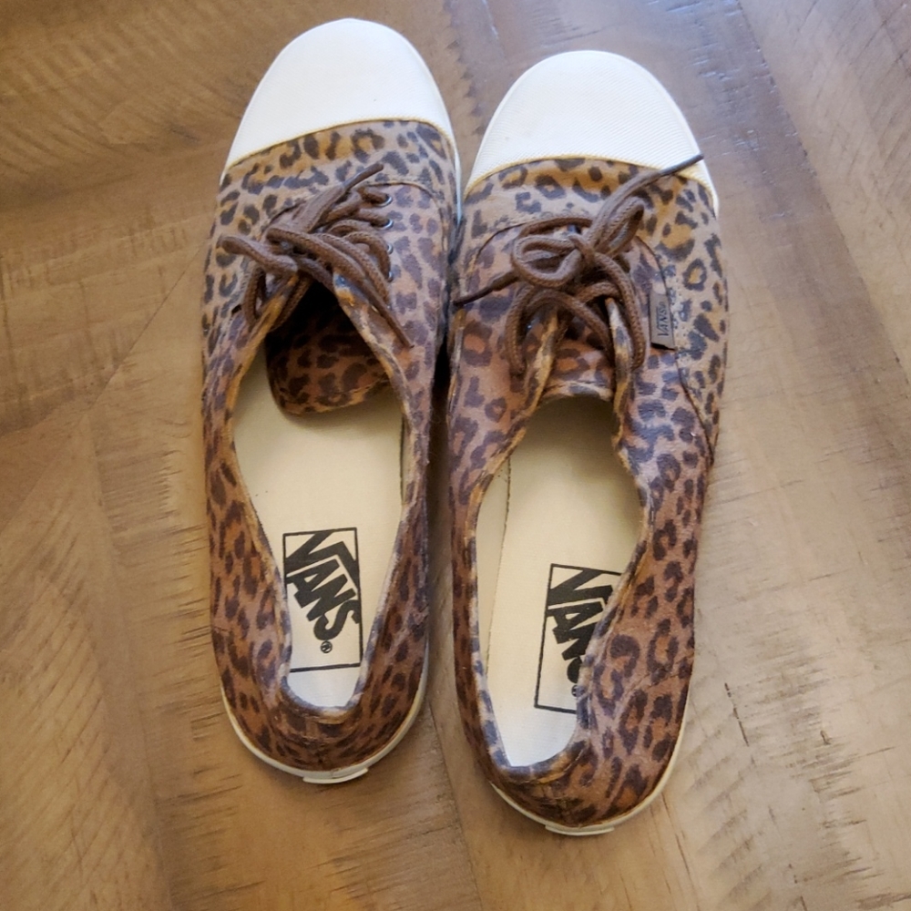 VANS | WORN ONCE | Leopard lace up sneaker